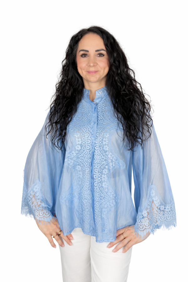 Elegantní halenka s rukávy do zvonu